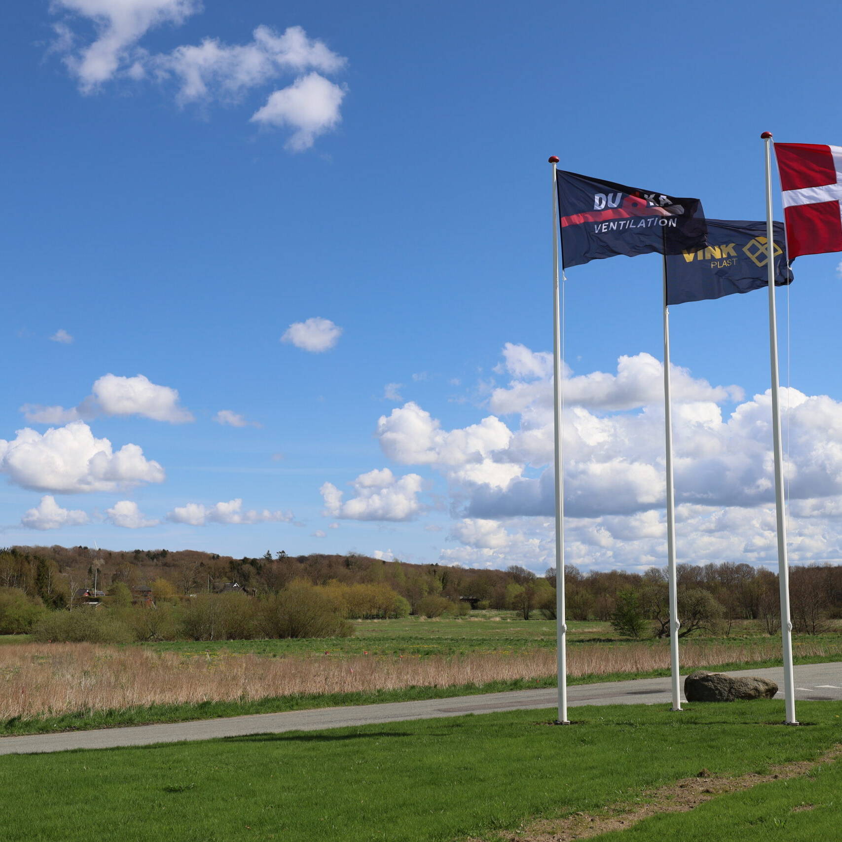 Dannebrog, Flagga DUKA Ventilation, Flagga Vink Plast